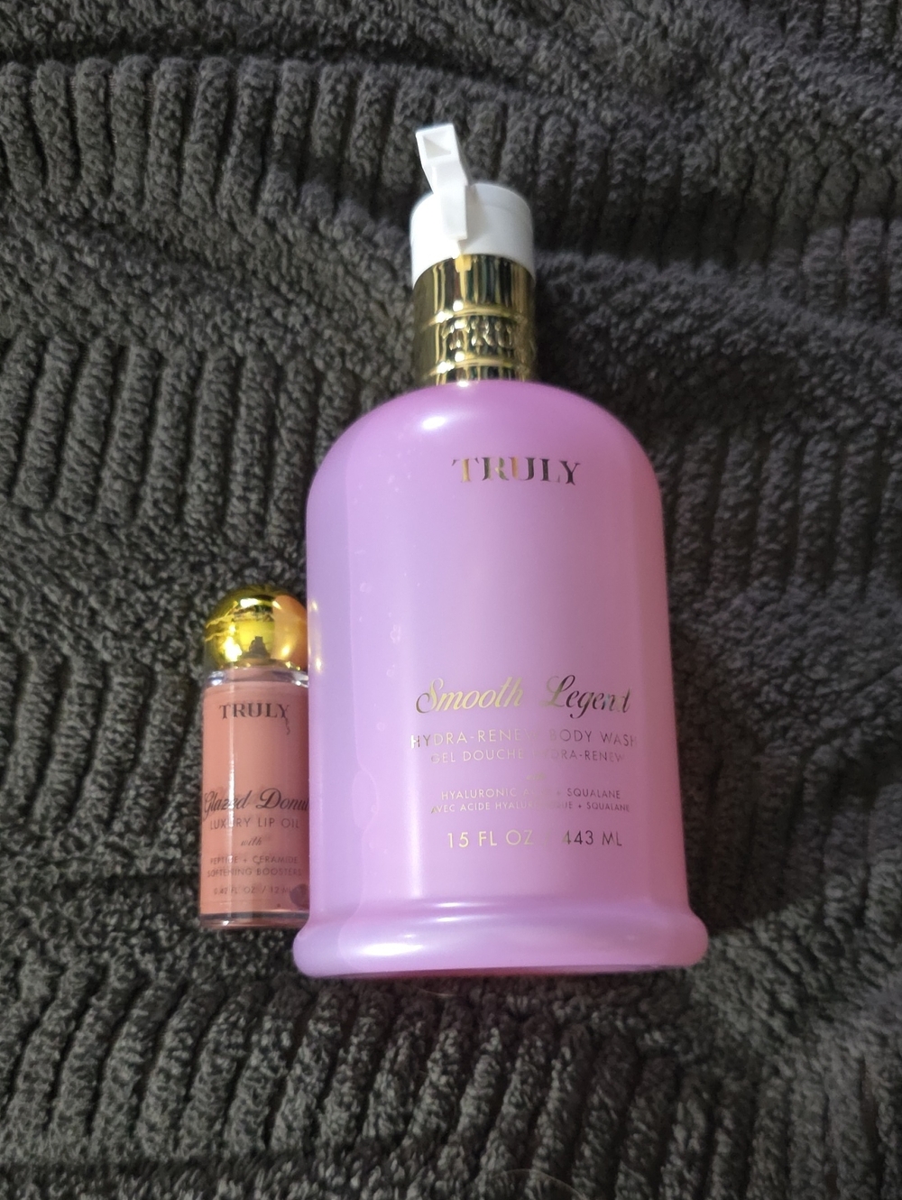 TRULY Smooth Legend Hydrating Body Wash - Light Pink with Gold Accents And Lippi